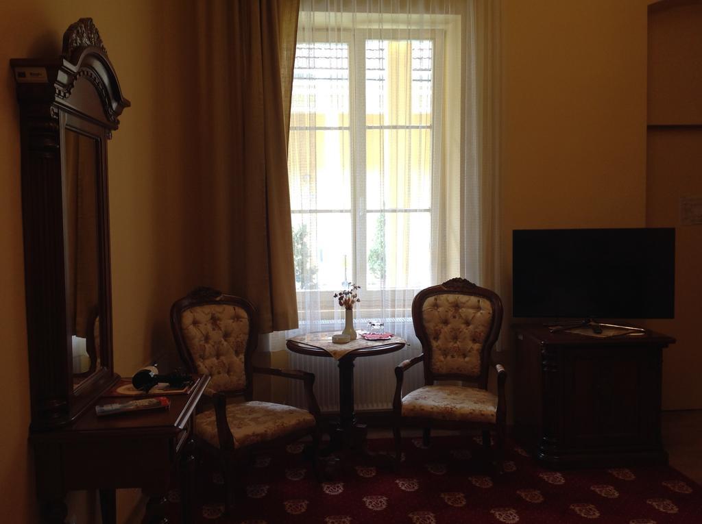 Hotel Astoria Satu Mare Habitación foto